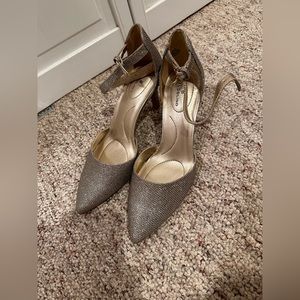 Bandolino shiny strappy heels